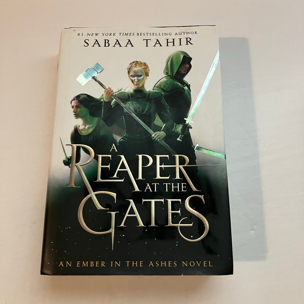 A Reaper at the‎ Gates (An Ember in the Ashes) - Hardcover - VERY GOOD